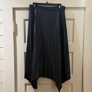 Elegant Black Leather Women's Skirt